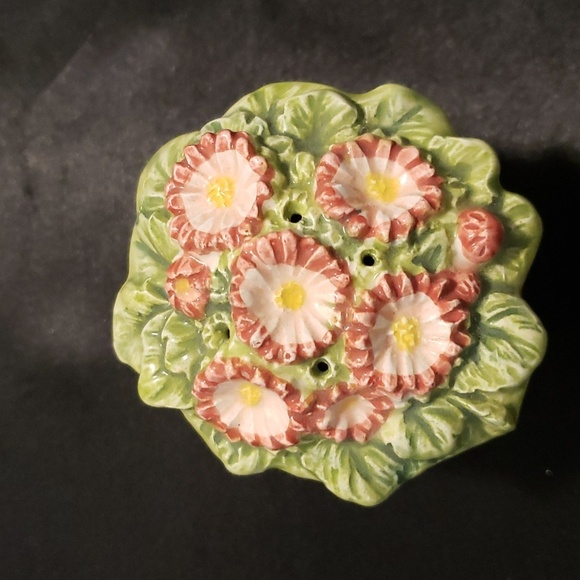 Enesco vintage 1996 Peter Rabbit salt and pepper shakers - Picture 2 of 7